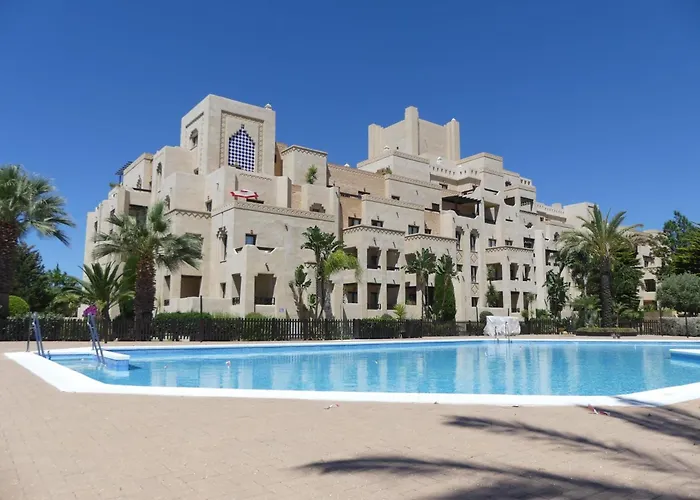 Apartamento En Segunda Planta En Urb. Jardines De Isla Canela